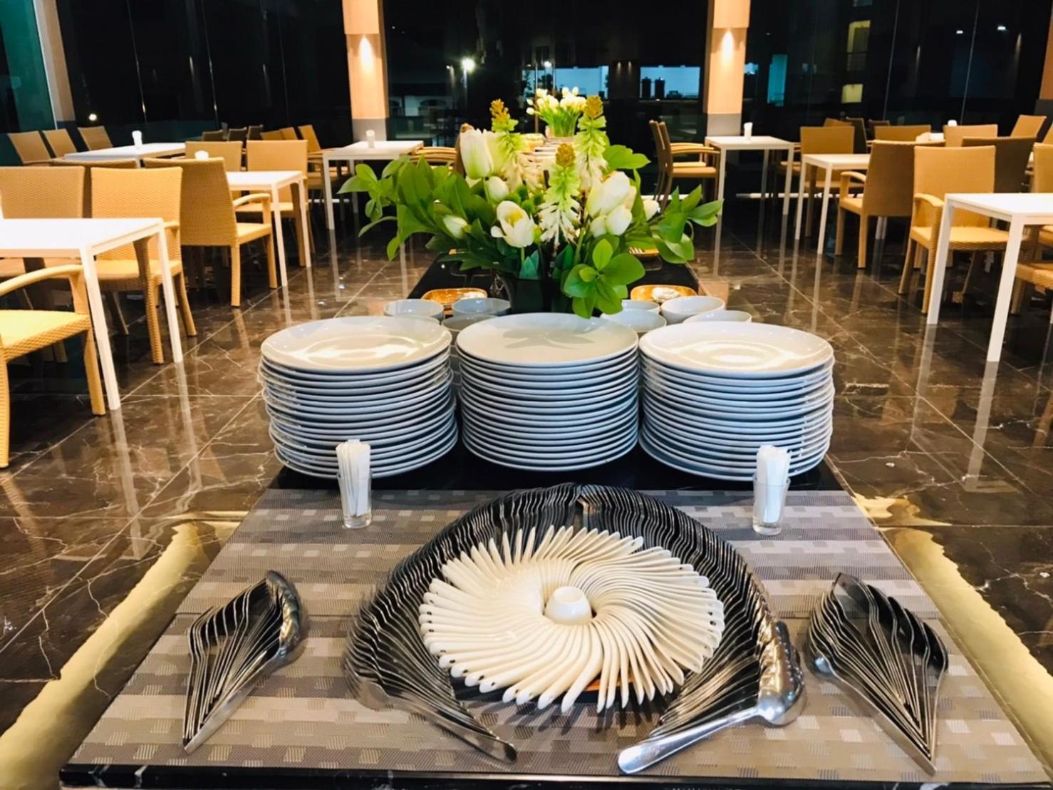 Mayflower Grande Suite Hotel Phitsanulok Extérieur photo