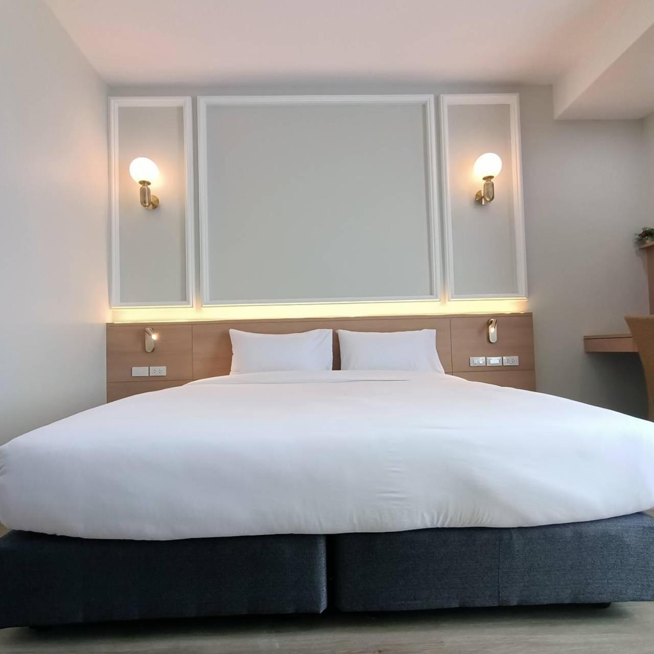 Mayflower Grande Suite Hotel Phitsanulok Extérieur photo