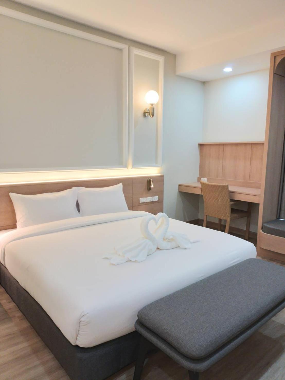 Mayflower Grande Suite Hotel Phitsanulok Extérieur photo