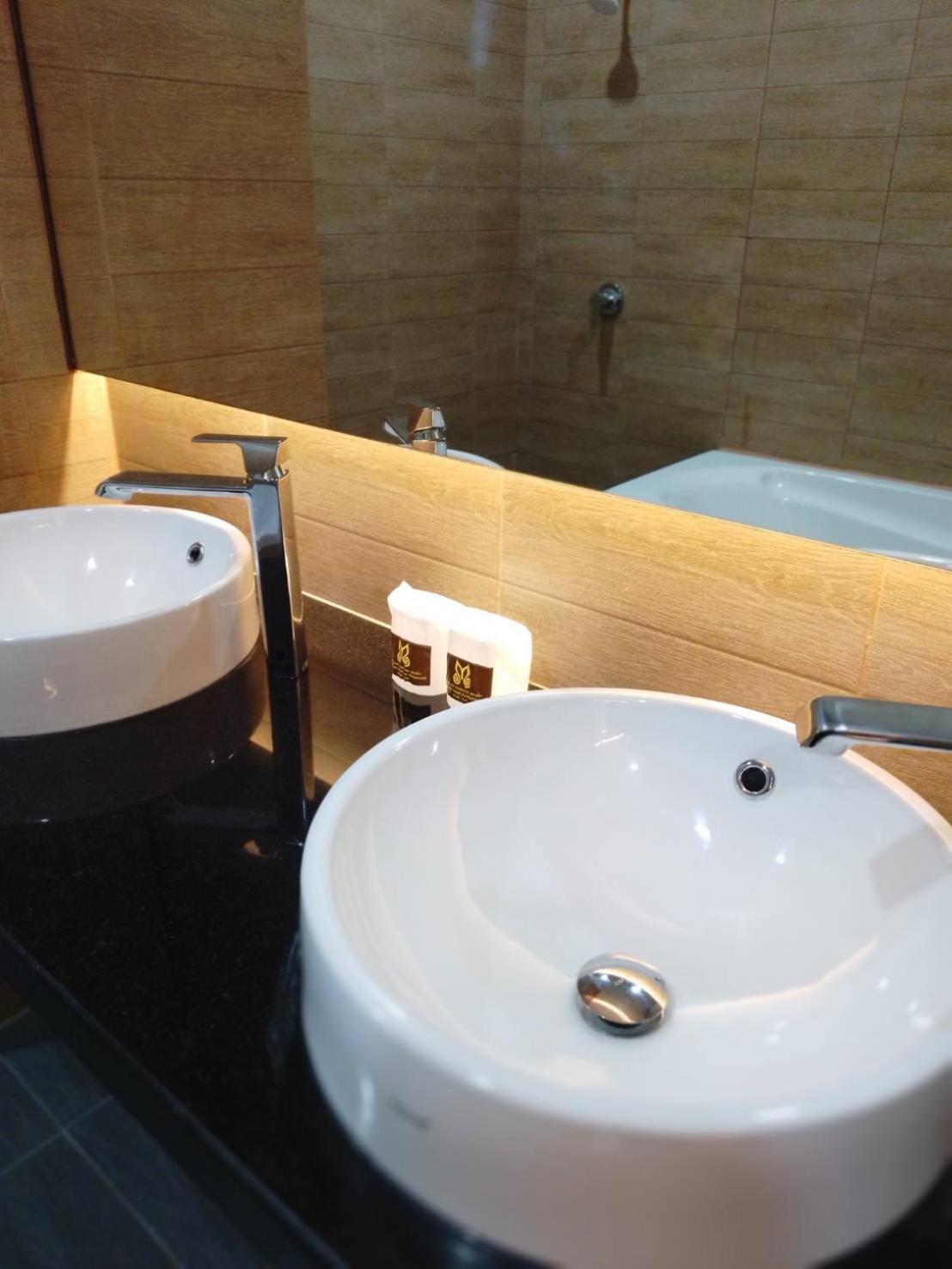 Mayflower Grande Suite Hotel Phitsanulok Extérieur photo